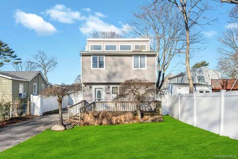 Photo of 80 Parkway Boulevard, Ronkonkoma, NY 11779 (MLS # 969945)