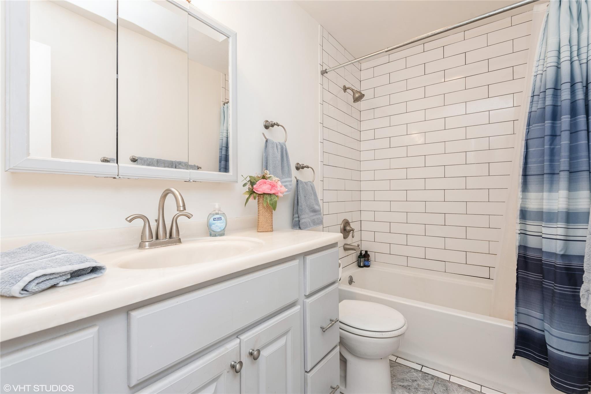 32 Seusing Boulevard, Ronkonkoma, New York image 6