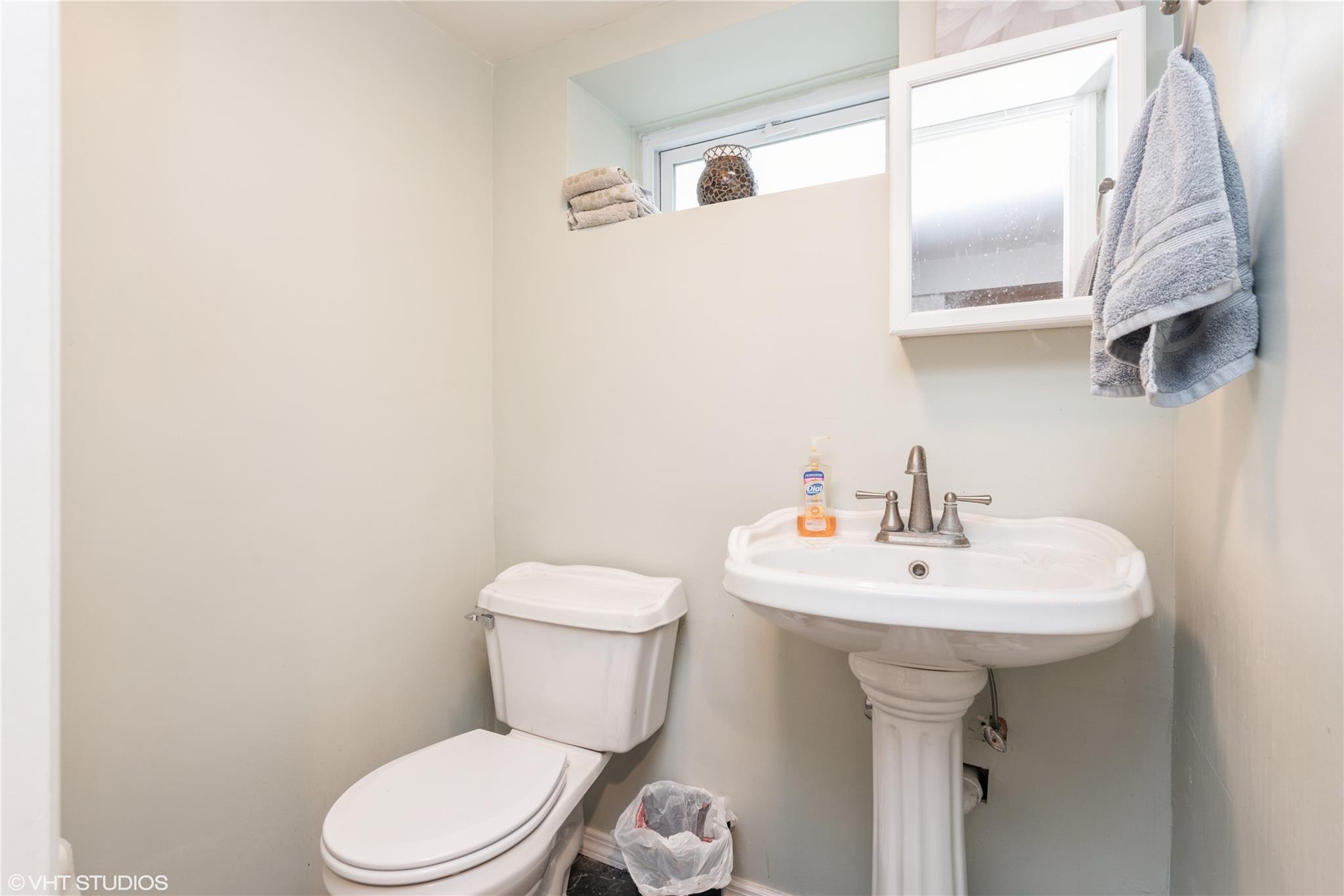 32 Seusing Boulevard, Ronkonkoma, New York image 16