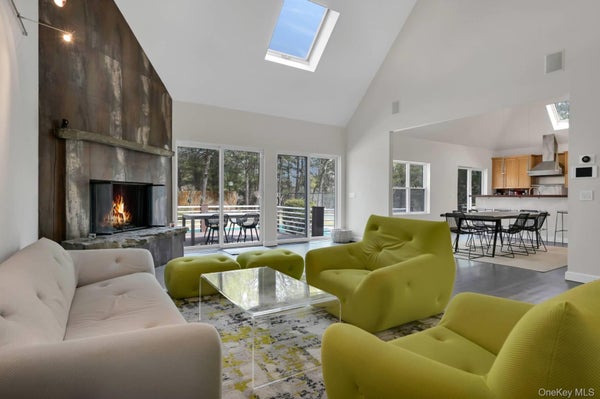 26 LAKESIDE LN, WESTHAMPTON, NY 11977 - Image 2d8f9dca2eb8e5f314cf95811fbaa1a0/1549573353