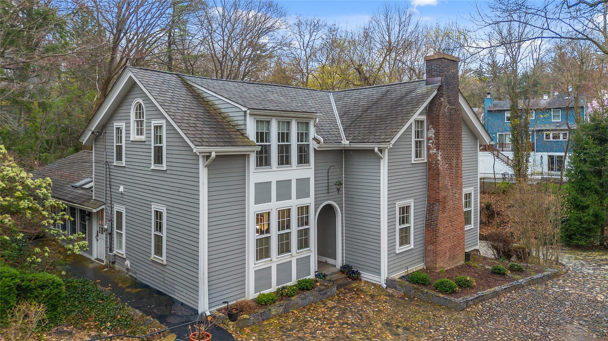 Barney Park, Irvington, New York - 4 Bedrooms  
4 Bathrooms  
10 Rooms - 