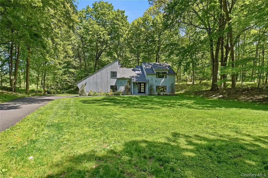 Photo of 61 Cliffside Lane, Mount Kisco, NY 10549 (MLS # 996092)