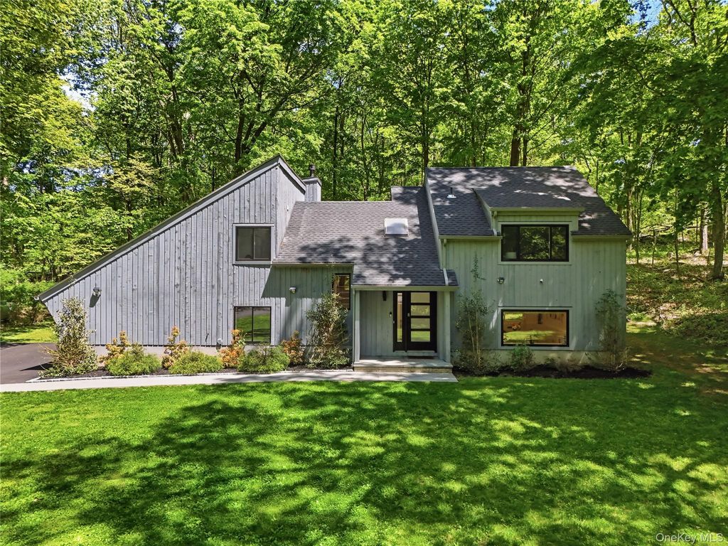Photo of 61 Cliffside Lane, Mount Kisco, NY 10549 (MLS # 996092)