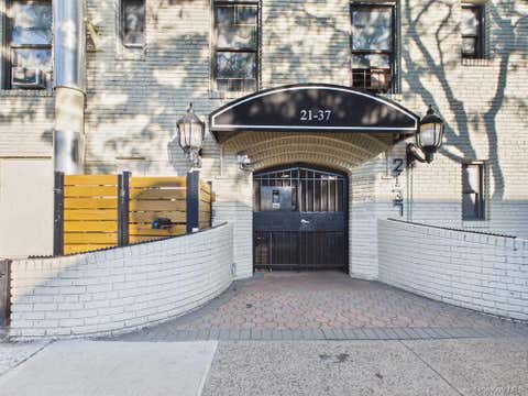 Photo of 21-37 33rd street St #3D, Astoria, NY 11105 (MLS # 1029481)