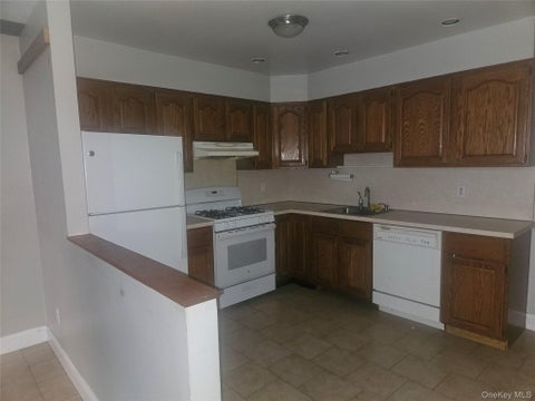 Apartment For Rent - 25 Main Street<br/> Westchester County, Dobbs Ferry, NY 10522