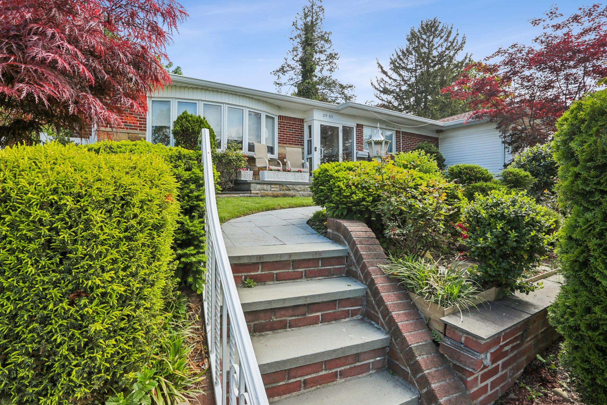 Property for Sale at Stewart Road, Hollis Hills, Queens, NY - Bedrooms: 4 
Bathrooms: 3 
Rooms: 7  - $1,325,000