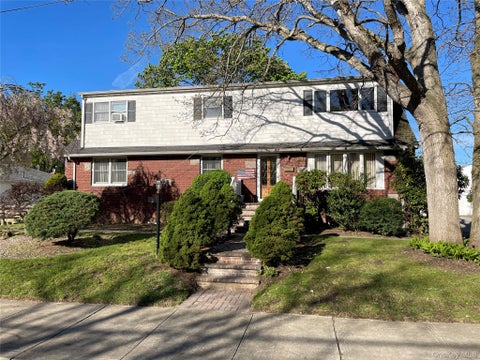 Homes For Sale - 581 Grand Avenue<br/> Lindenhurst, NY 11757