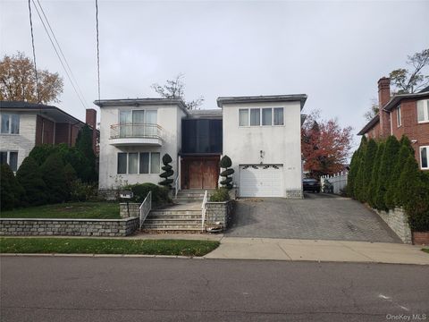25271 Brattle Avenue Little Neck NY 11362