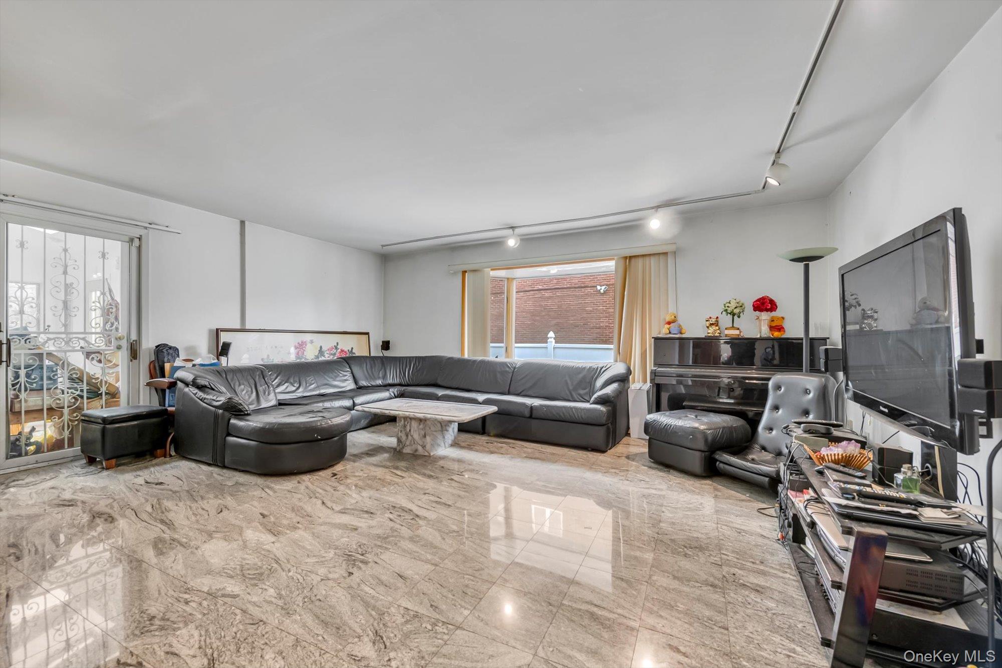 25271 Brattle Avenue