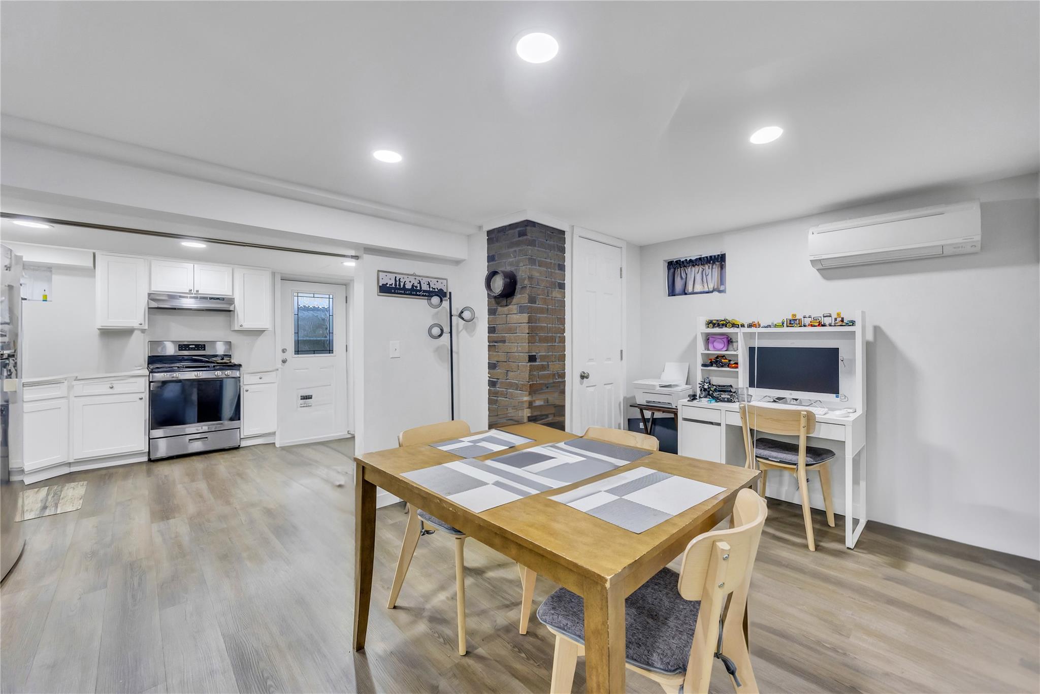 131 Eastwood Boulevard, Centereach, New York image 16