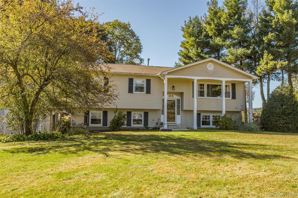 Photo of 7 Barrett Circle, Warwick, NY 10990 (MLS # 922341)