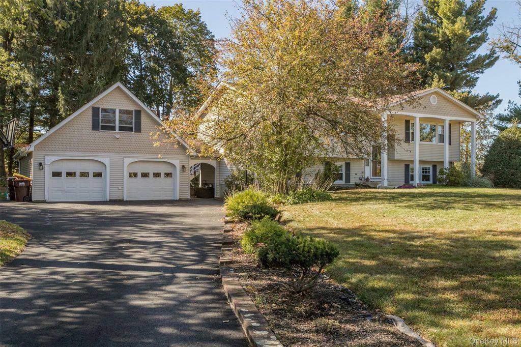 Photo of 7 Barrett Circle, Warwick, NY 10990 (MLS # 922341)