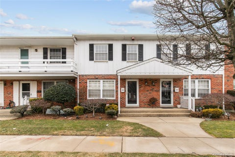 Condo For Sale - 676 Front Street #F<br/> Hempstead, NY 11550