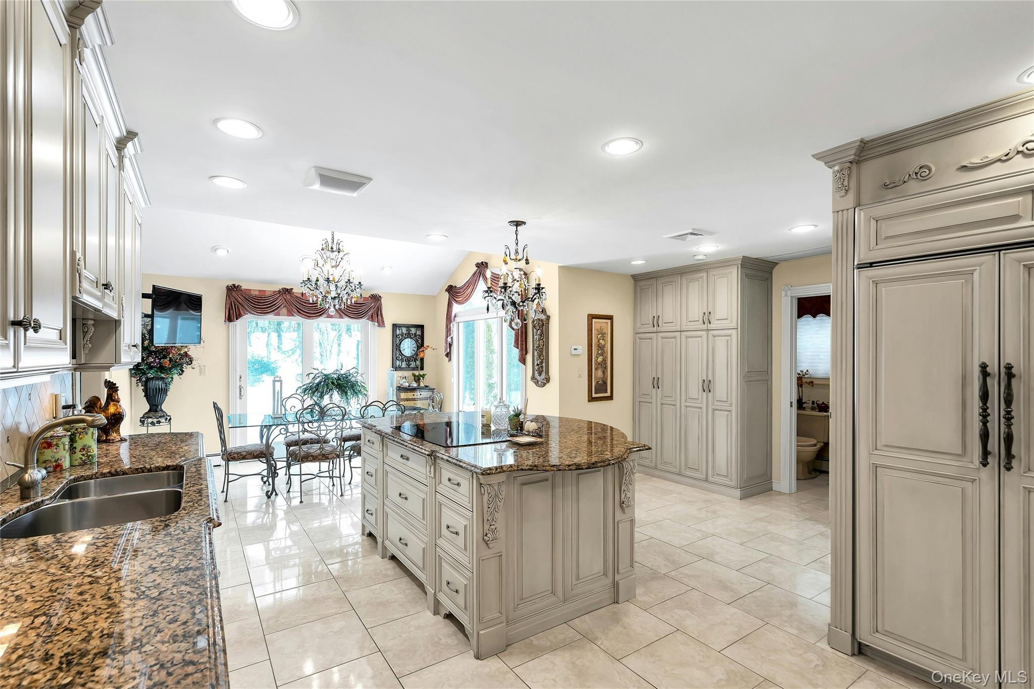 7 Albertson Lane