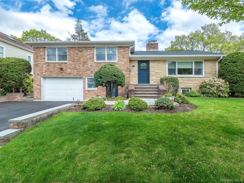 Homes For Sale - 5 Fairfield Avenue<br/> Port Washington, NY 11050