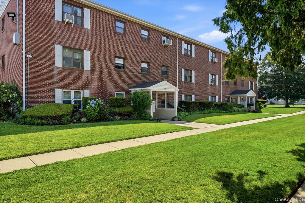 Photo of 123 Park Avenue #B3, Amityville, NY 11701 (MLS # 1016900)