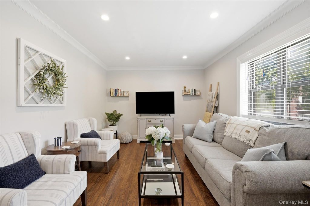 Photo of 123 Park Avenue #B3, Amityville, NY 11701 (MLS # 1016900)