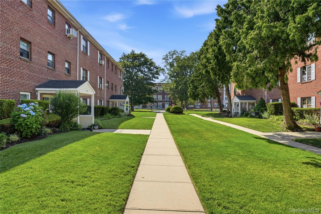 Photo of 123 Park Avenue #B3, Amityville, NY 11701 (MLS # 1016900)