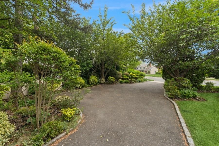 2 Wyatt Road, Garden City, New York image 31