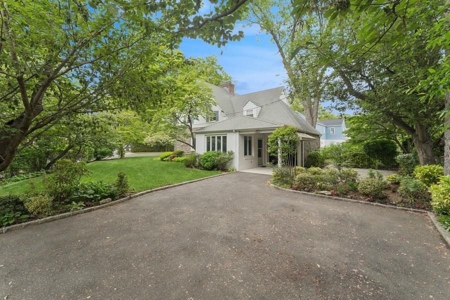 2 Wyatt Road, Garden City, New York image 30