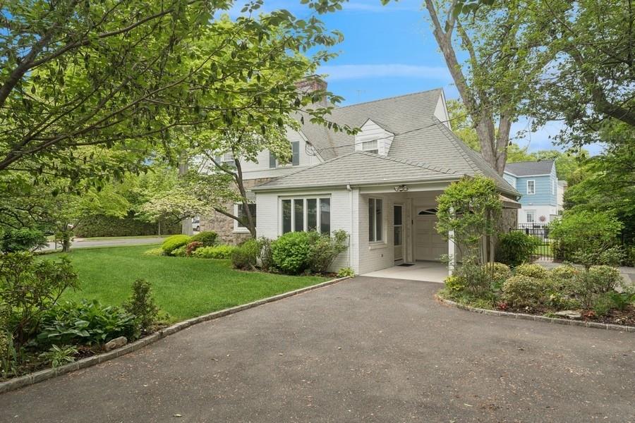 2 Wyatt Road, Garden City, New York image 29