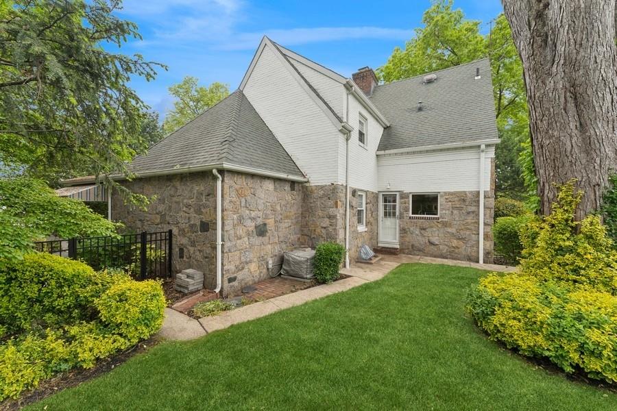 2 Wyatt Road, Garden City, New York image 26