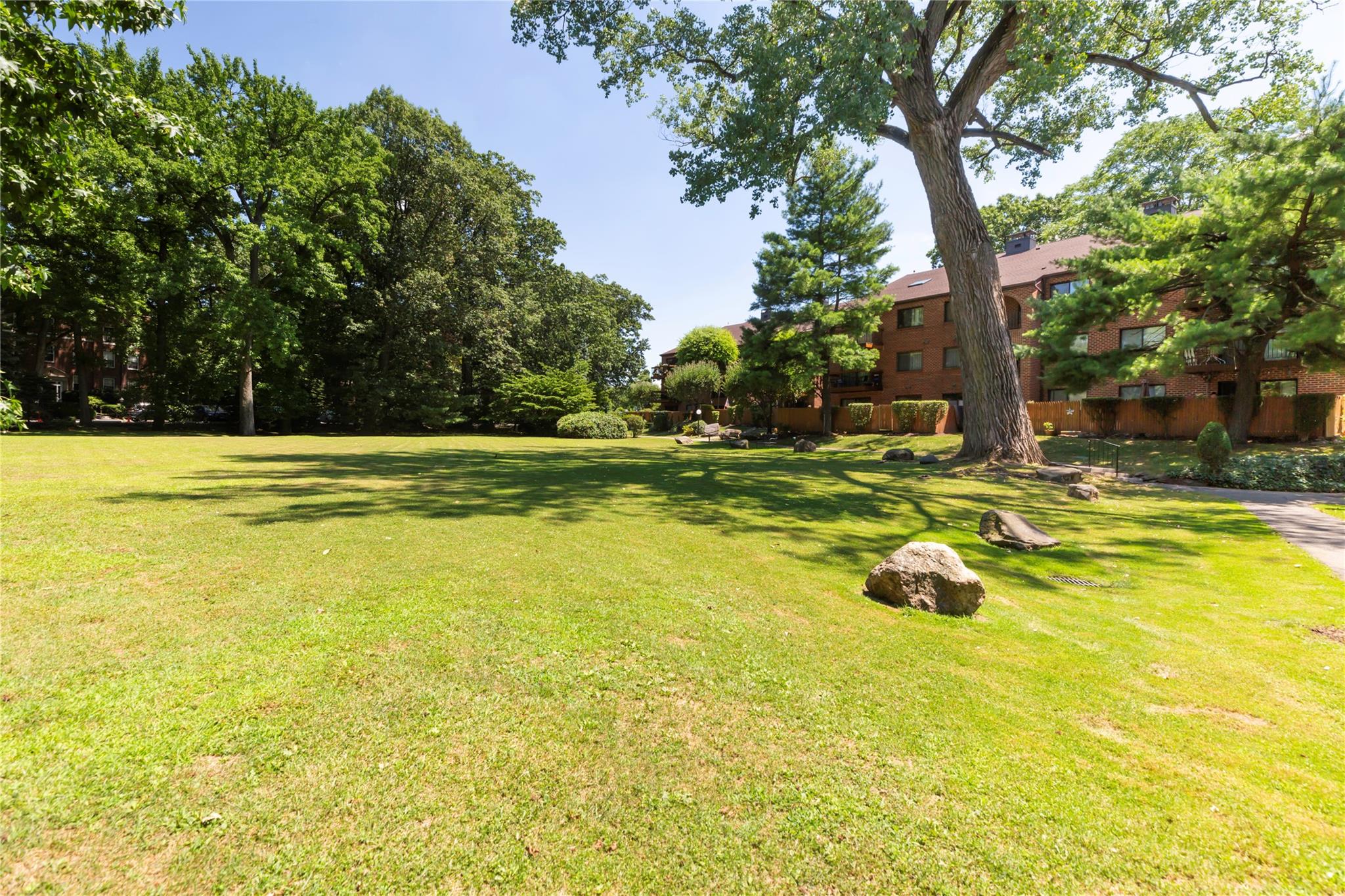 18 Bronxville Glen Drive #9  BLDG. 3, Bronxville, New York image 30