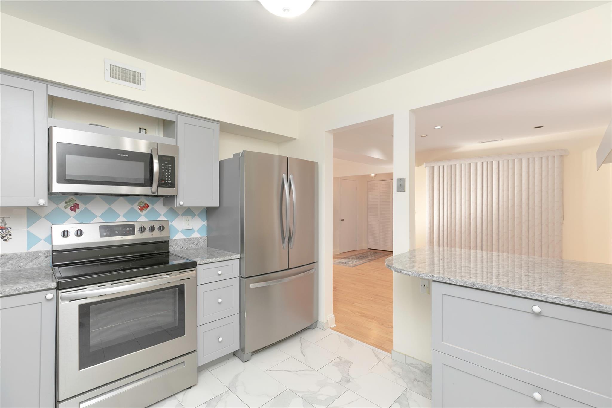 18 Bronxville Glen Drive #9  BLDG. 3, Bronxville, New York image 7