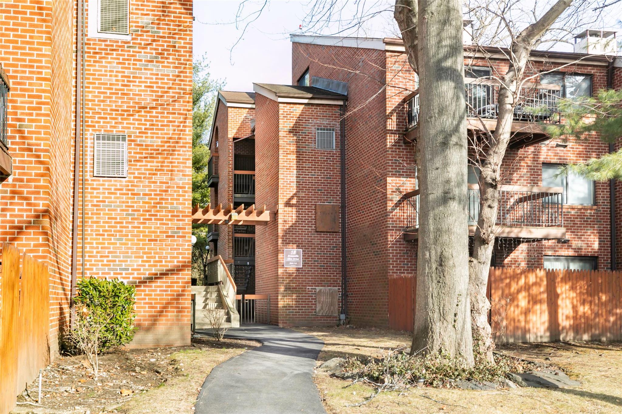 18 Bronxville Glen Drive #9  BLDG. 3, Bronxville, New York image 2