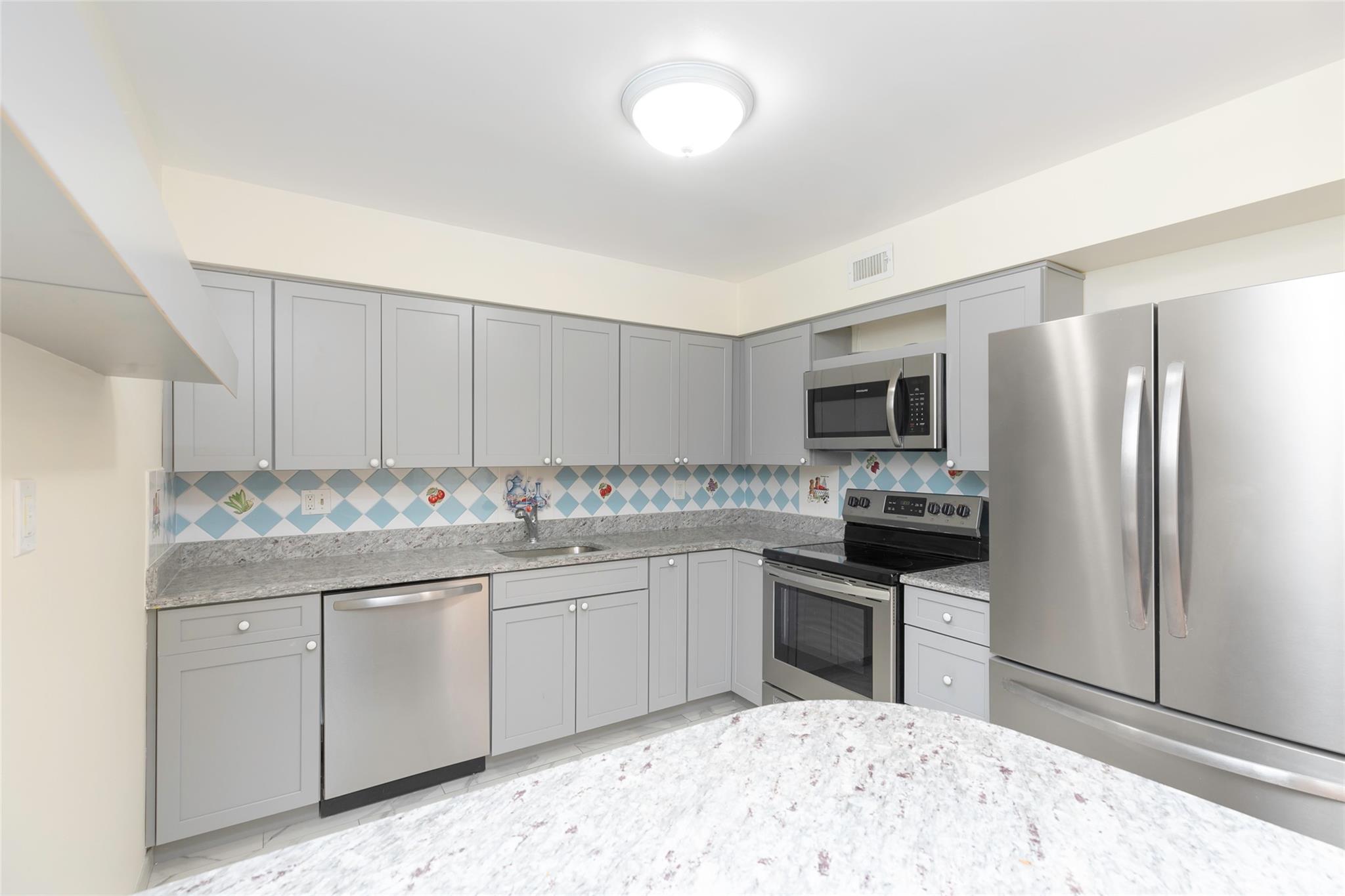 18 Bronxville Glen Drive #9  BLDG. 3, Bronxville, New York image 8