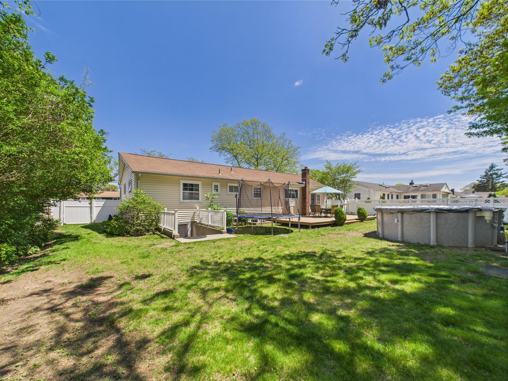 340 Lowell Road, Sayville, New York image 20