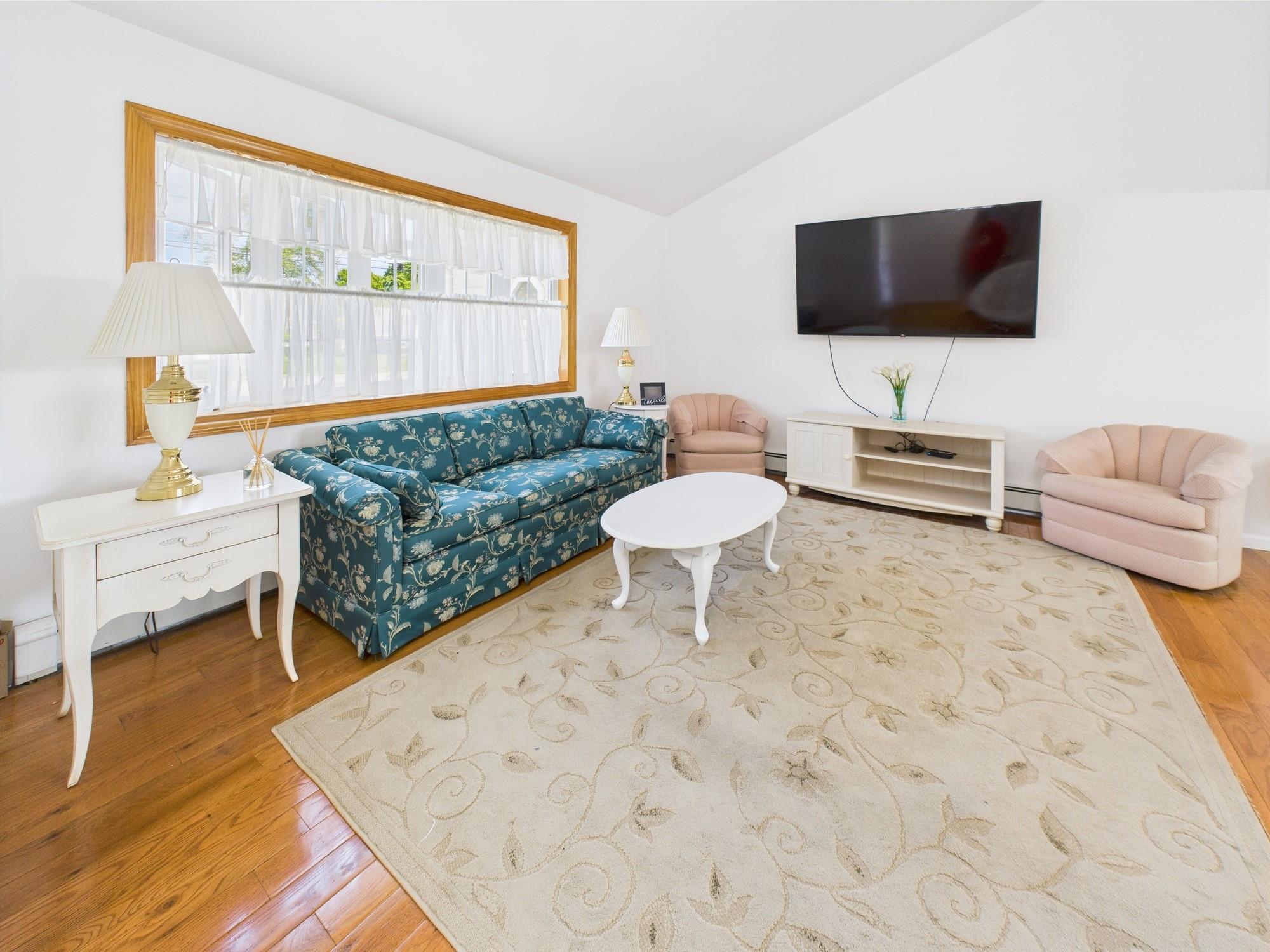 340 Lowell Road, Sayville, New York image 9