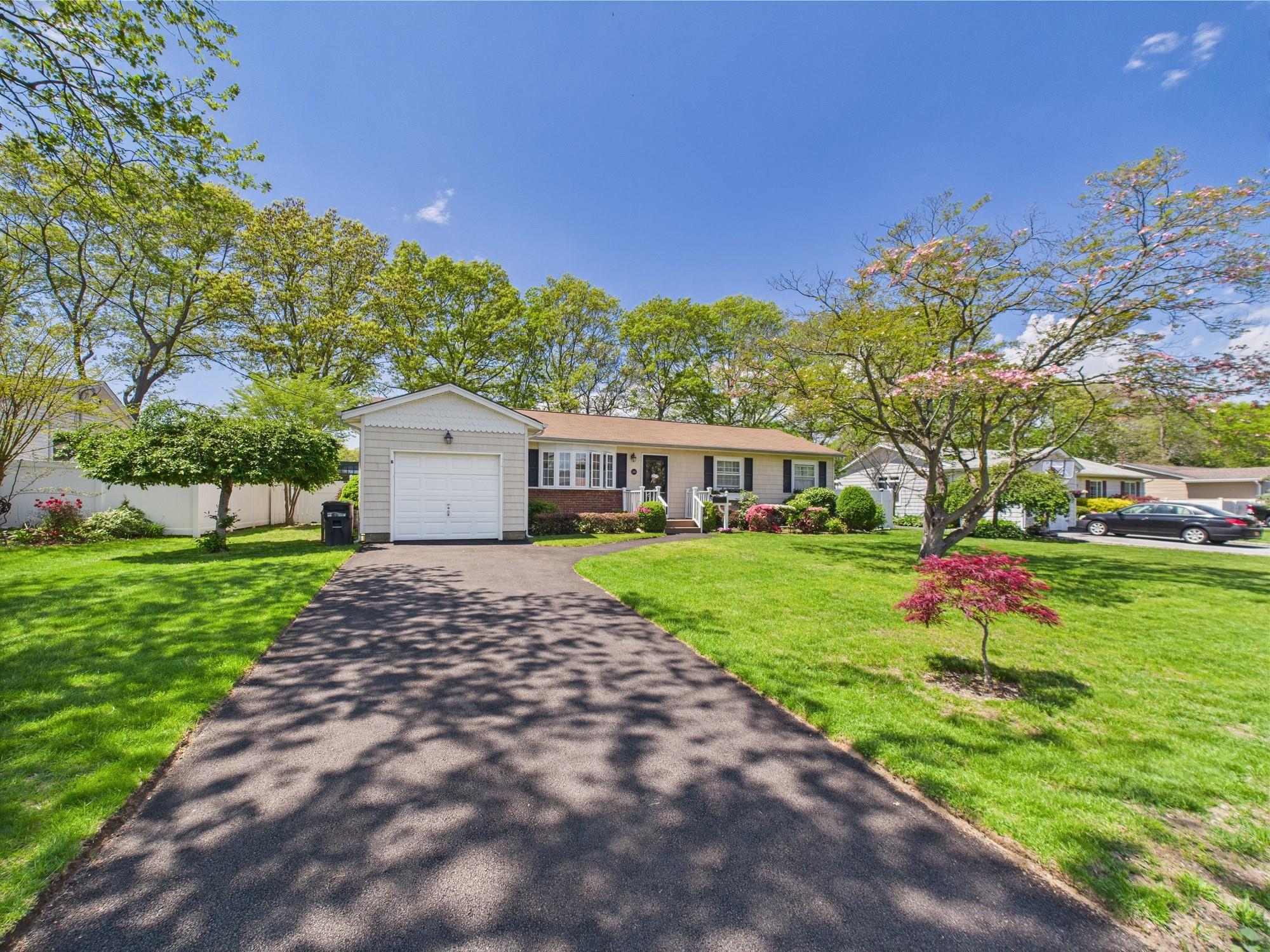 340 Lowell Road, Sayville, New York image 2