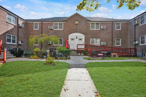 251-16 60th Avenue 5A Little Neck NY 11362