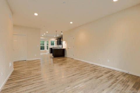 Apartment For Rent - 11 Grace Lane Ln<br/> Suffolk County, Lindenhurst, NY 11757