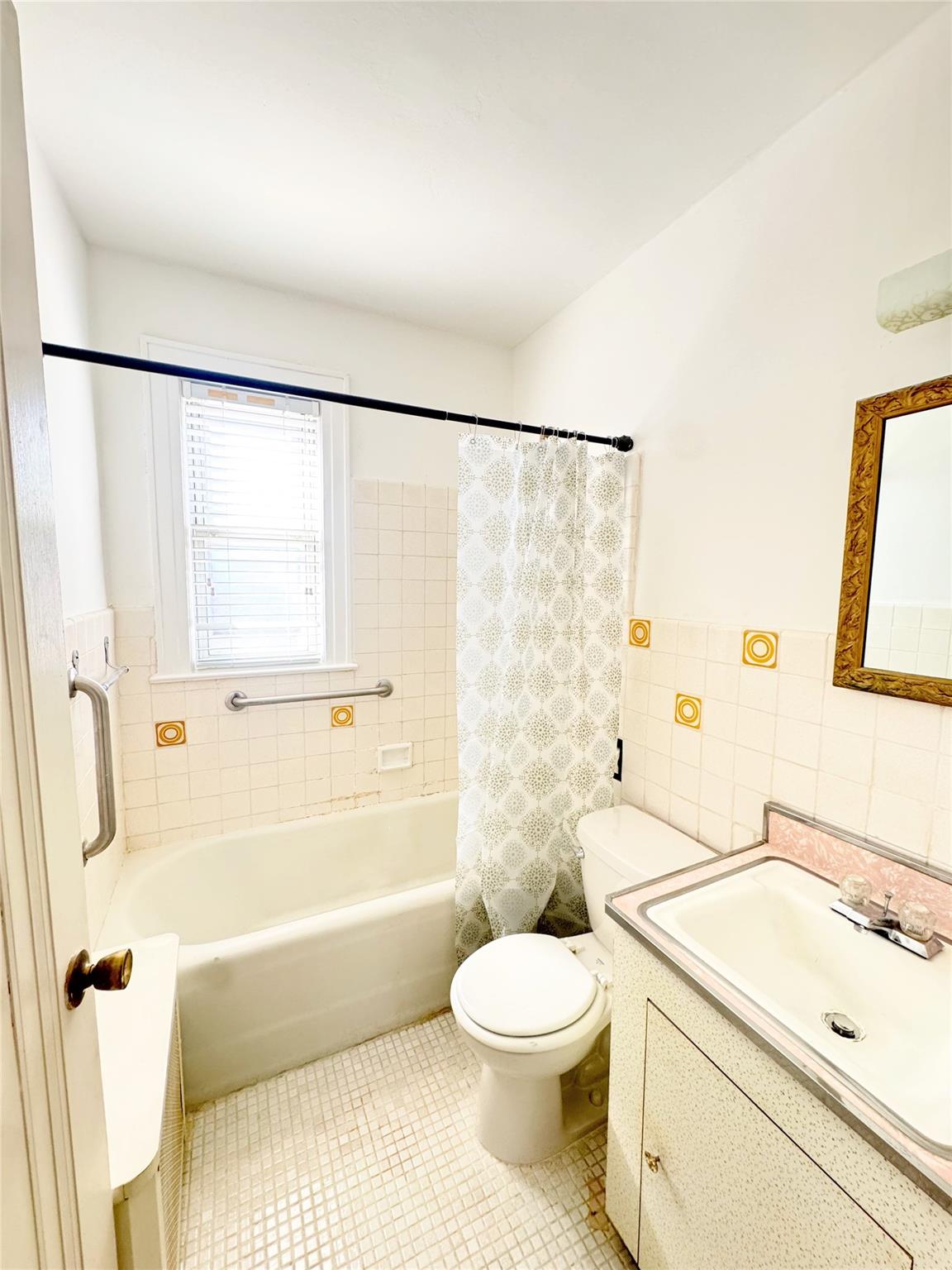 64-32 78th St St, Middle Village, New York image 4