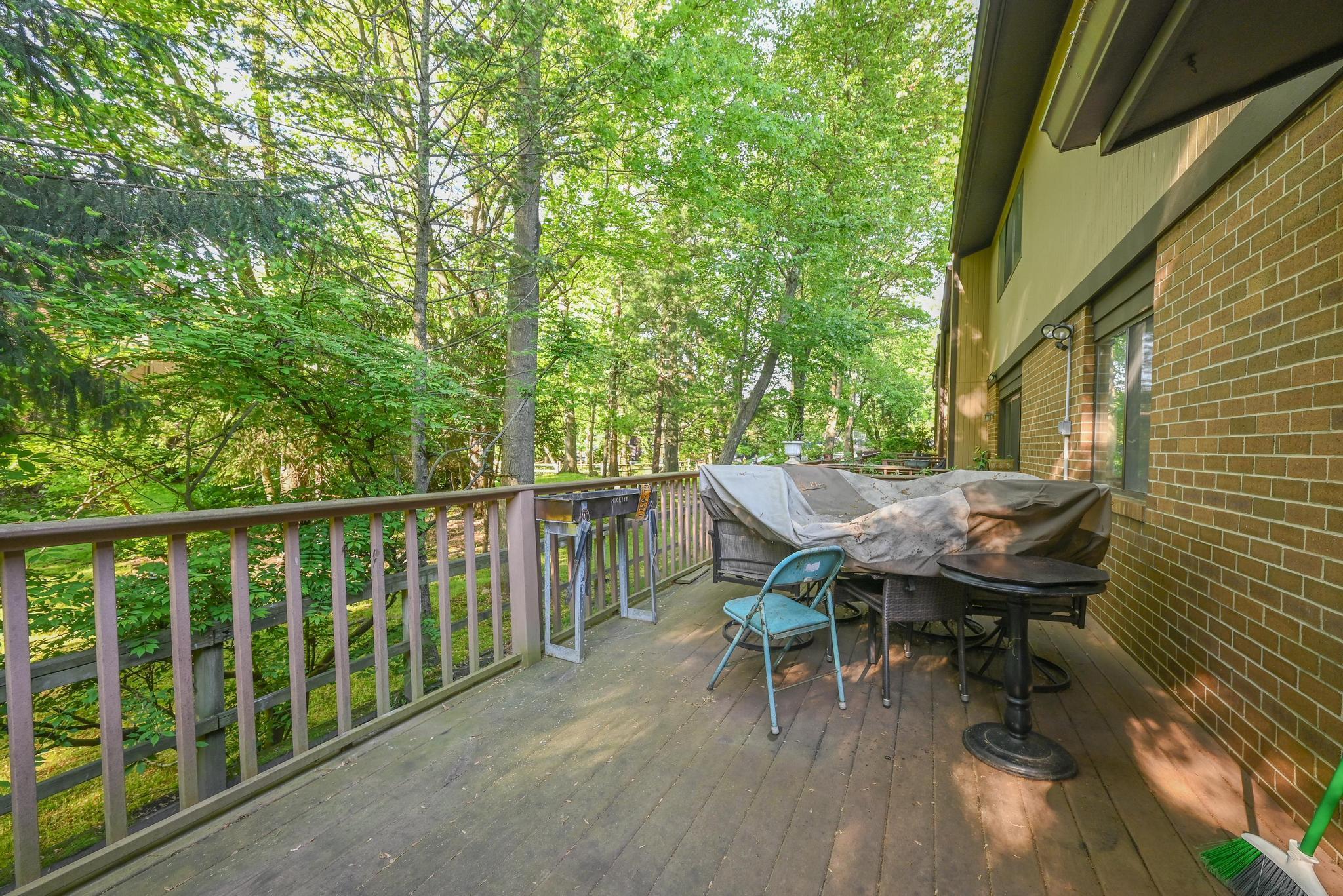 16 Wimbledon Drive, Roslyn, New York image 22