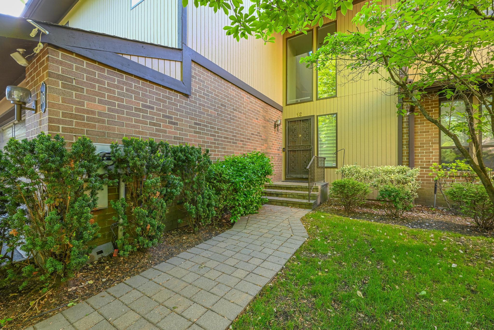16 Wimbledon Drive, Roslyn, New York image 19
