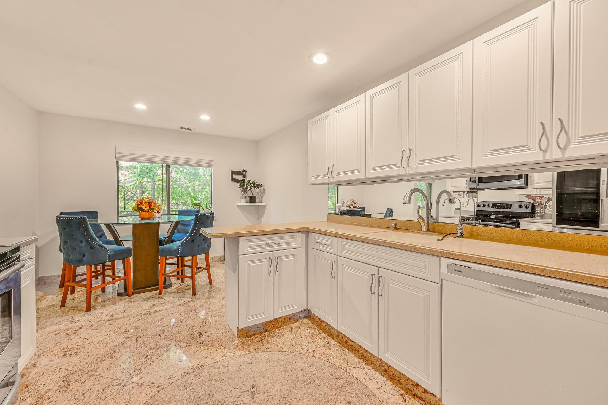 16 Wimbledon Drive, Roslyn, New York image 6