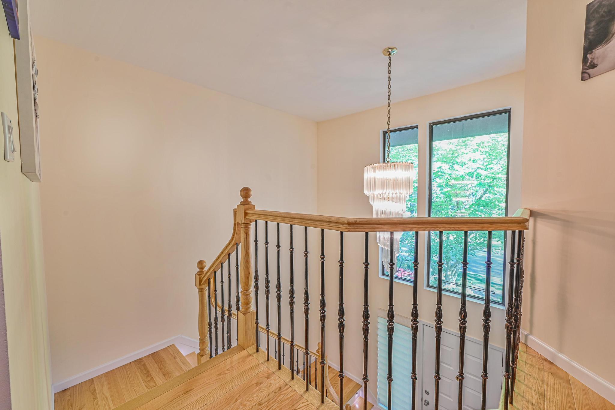 16 Wimbledon Drive, Roslyn, New York image 9