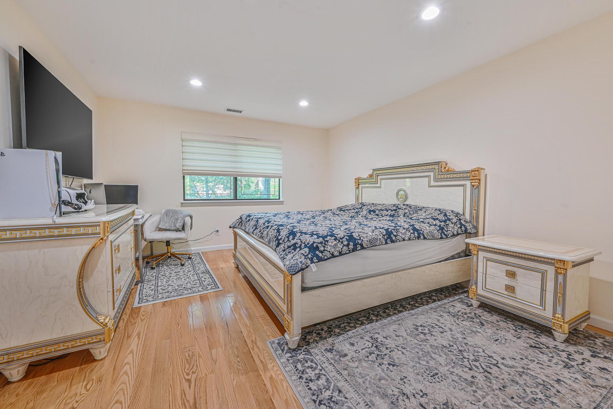 16 Wimbledon Drive, Roslyn, New York image 11