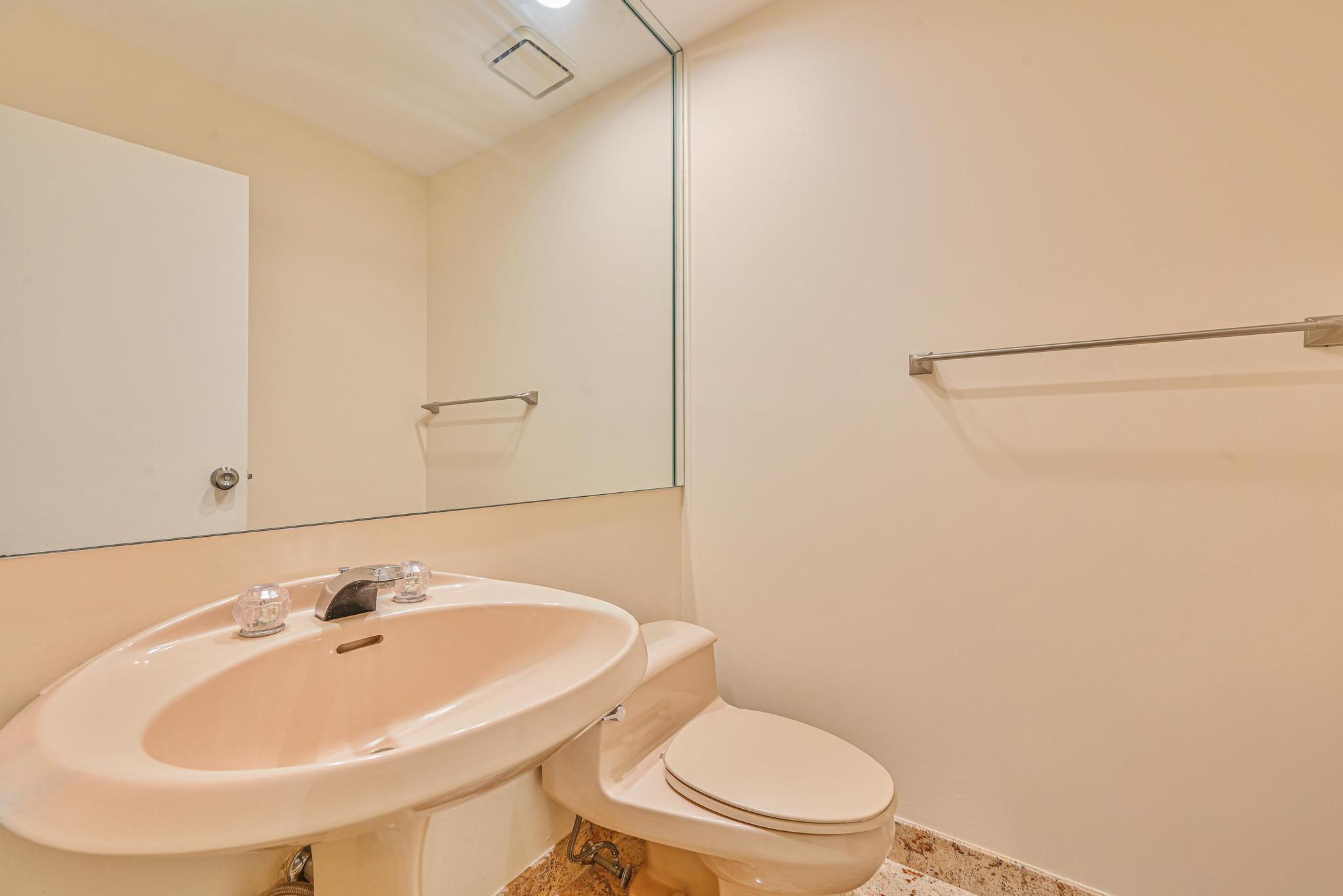 16 Wimbledon Drive, Roslyn, New York image 14