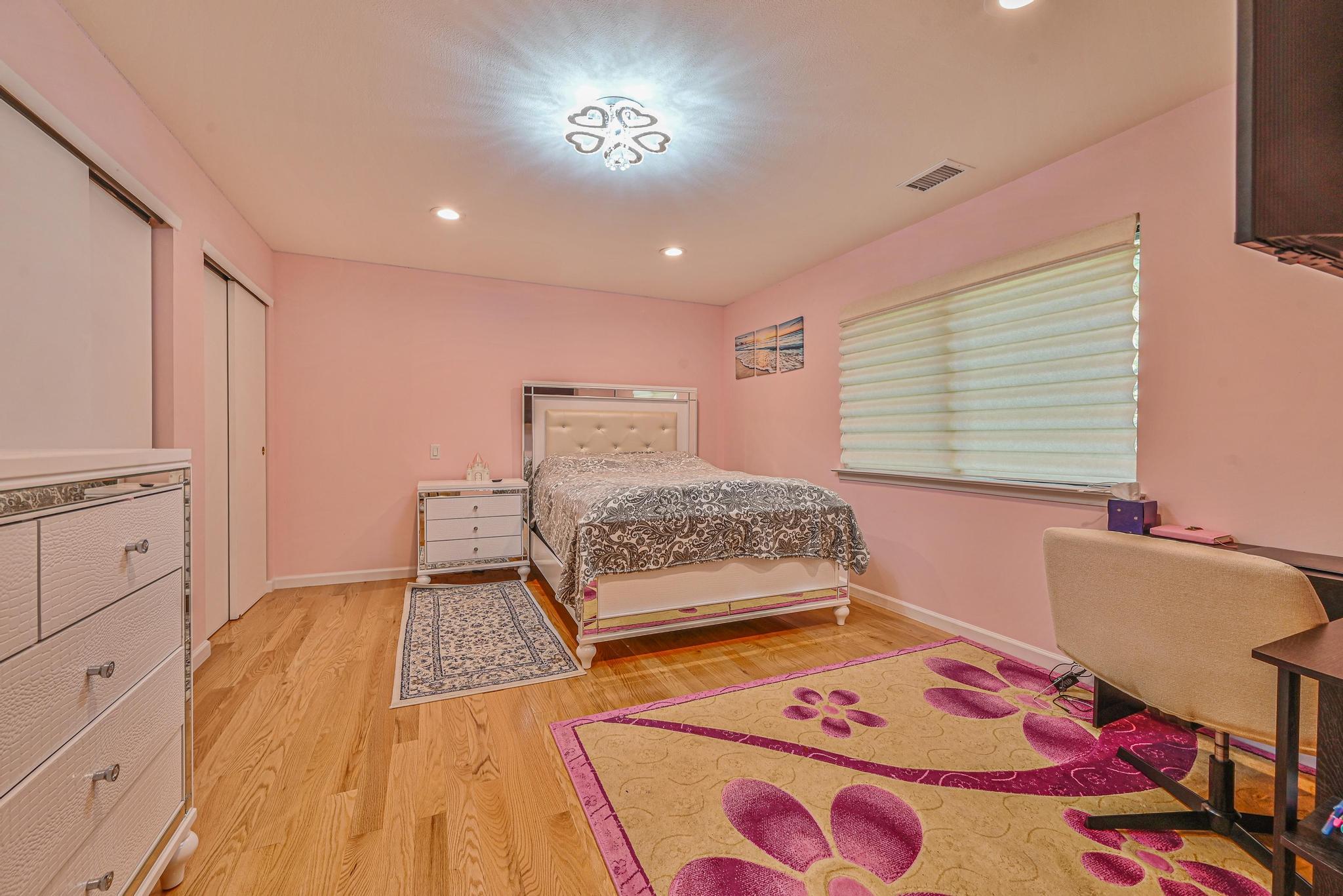 16 Wimbledon Drive, Roslyn, New York image 12
