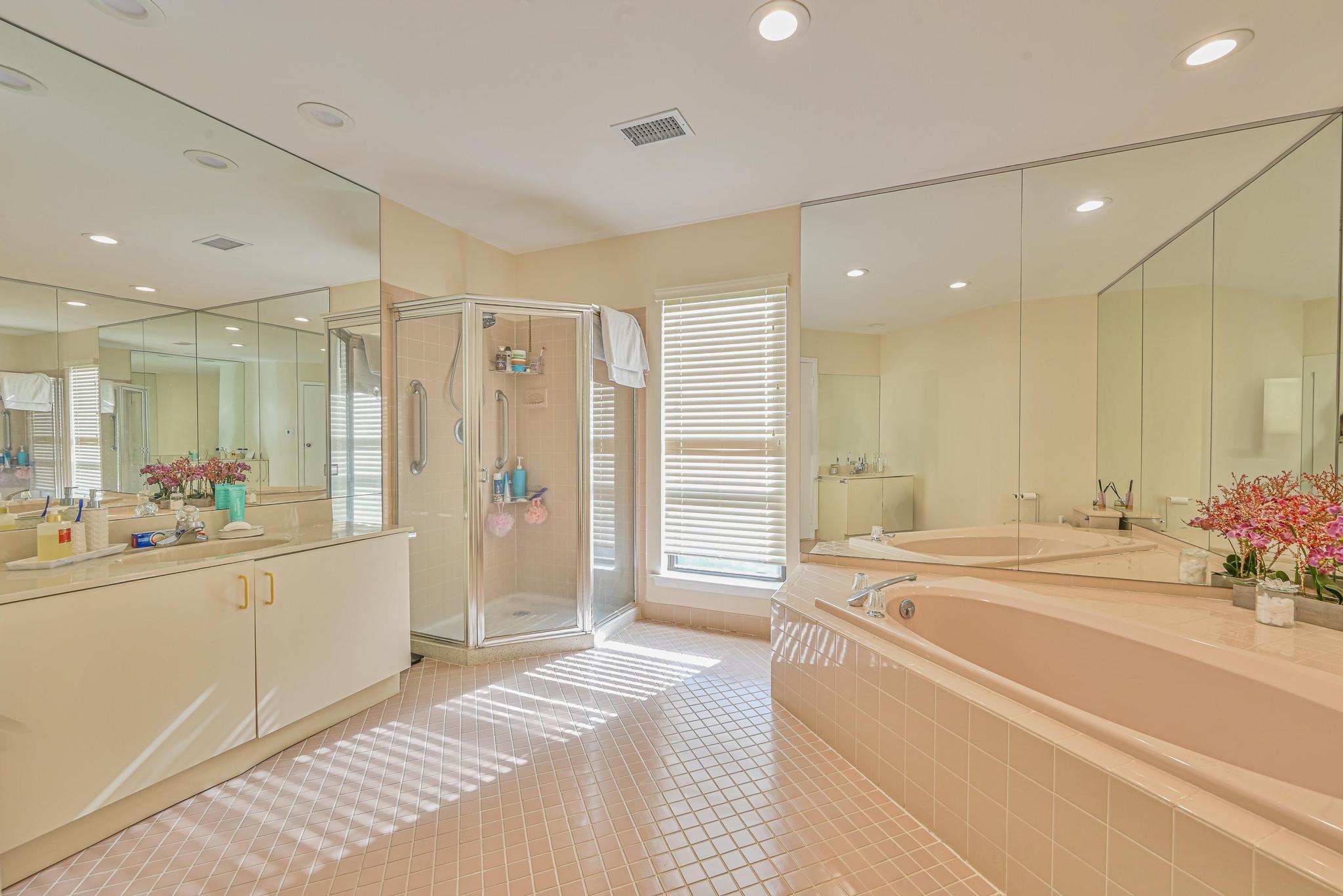 16 Wimbledon Drive, Roslyn, New York image 13