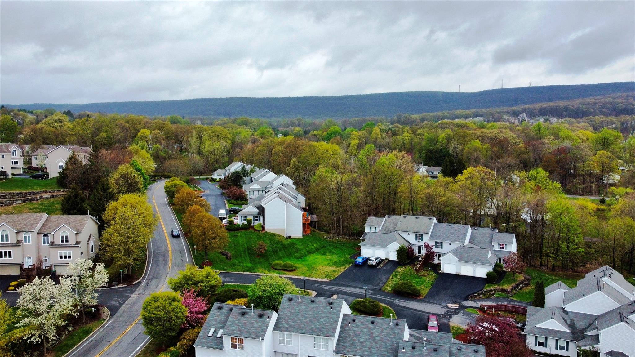 5 Fox Meadow Drive, Woodbury, New York image 1