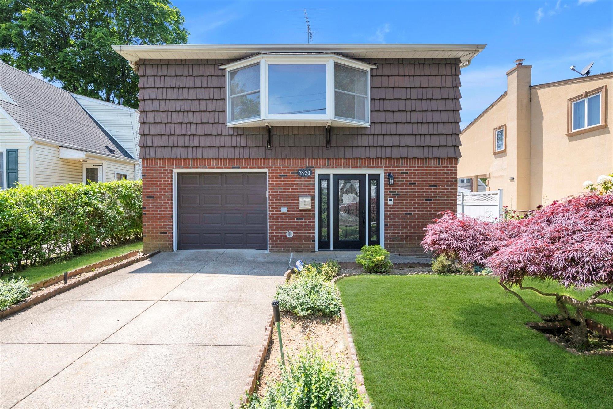 Property for Sale at 270th Street, New Hyde Park, Queens, NY - Bedrooms: 4 
Bathrooms: 3 
Rooms: 8  - $1,249,000