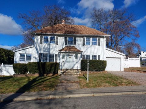 Photo of 1 Priscella a/k/a 31 Primrose Avenue, Yonkers, NY 10710 (MLS # 943771)