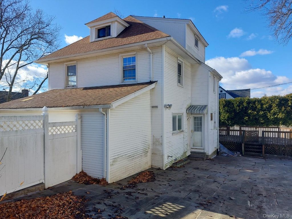 Photo of 1 Priscella a/k/a 31 Primrose Avenue, Yonkers, NY 10710 (MLS # 943771)