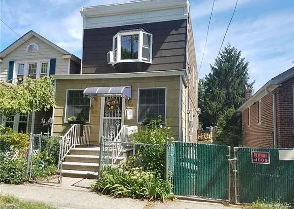 Photo of 1318 Mayflower Avenue, Bronx, NY 10461 (MLS # 952883)