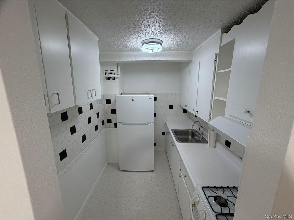 Photo of 83-30 Vietor Avenue #323, Elmhurst, NY 11373 (MLS # 947271)